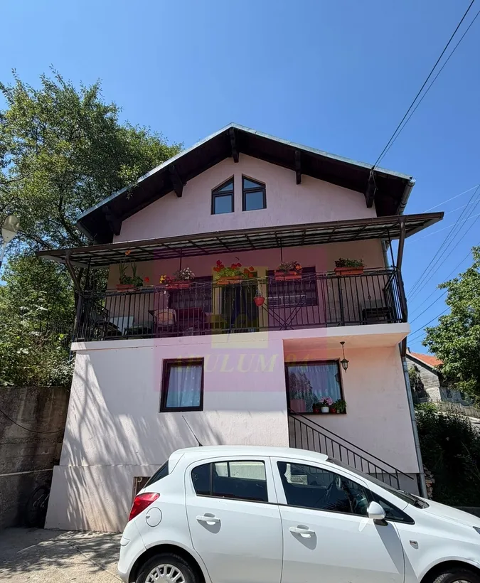Casa de vanzare cu 4 camere in Comarnic