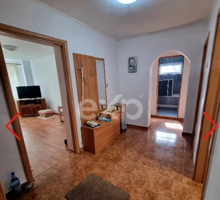 De vanzare apartament 4 camere decomandate central langa