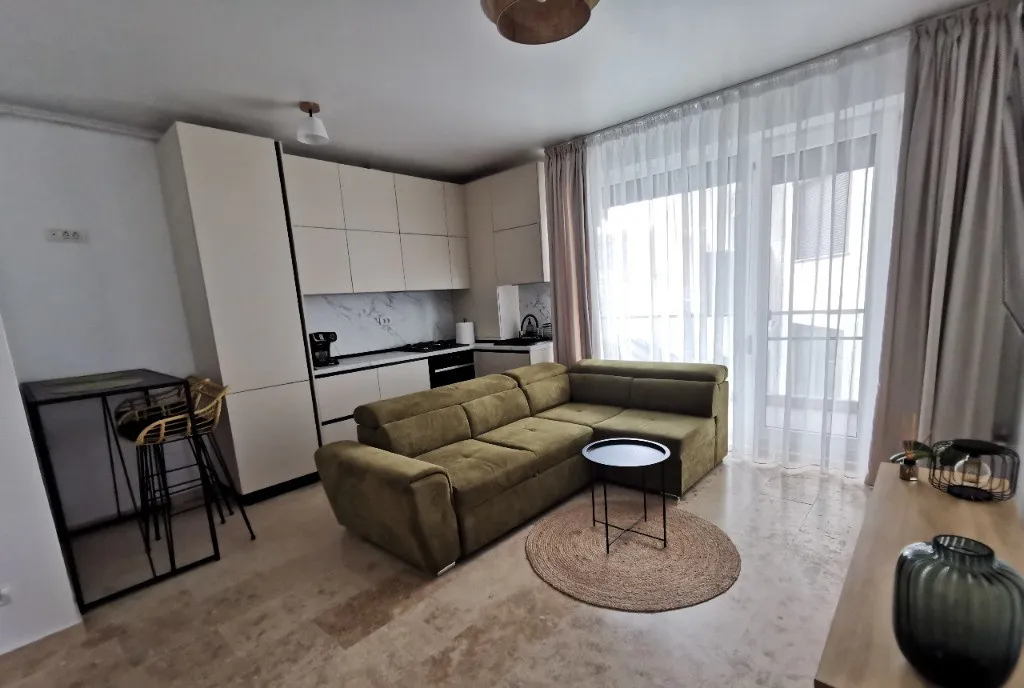 Inchiriez direct de la proprietar - apartament 2 camere in Mamaia Nord