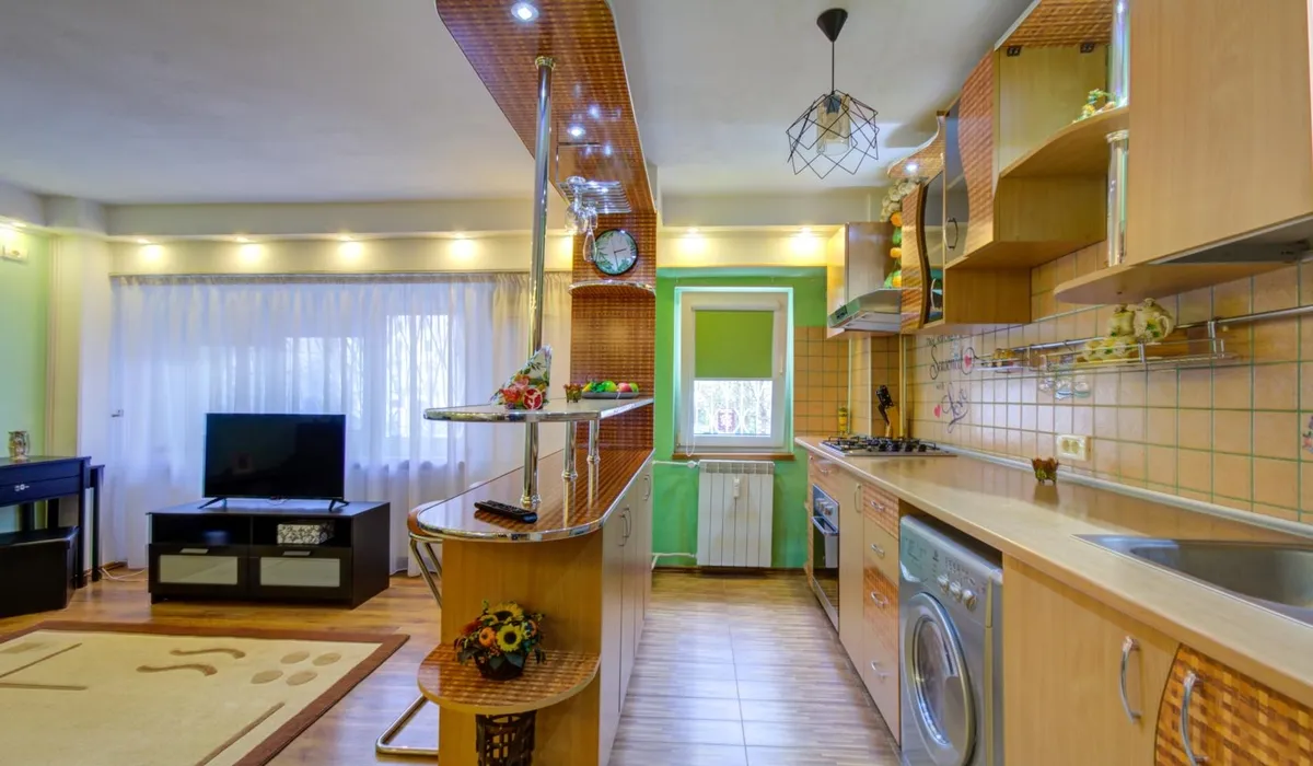 Piata Unirii Nerva Traian Mircea Voda garsoniera studio