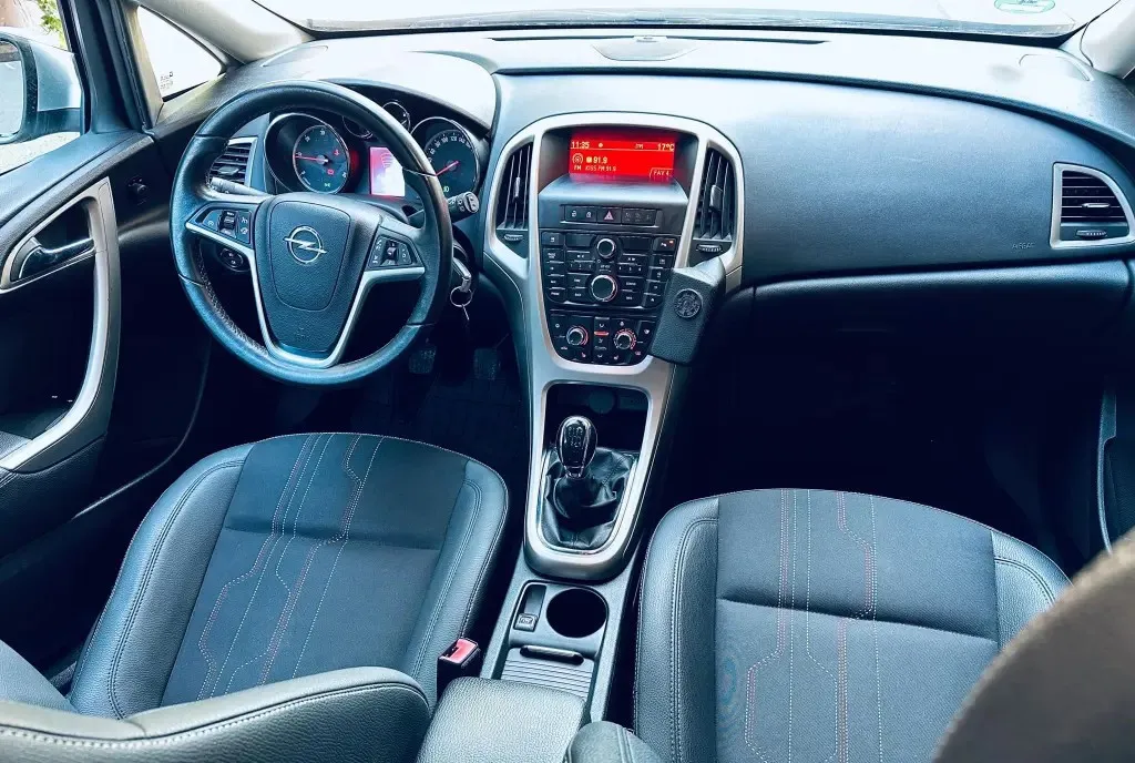 Opel Astra 1 7Diesel Euro 5 Clima Pilot Senz Park Scaune Incalzite 3 500 eur