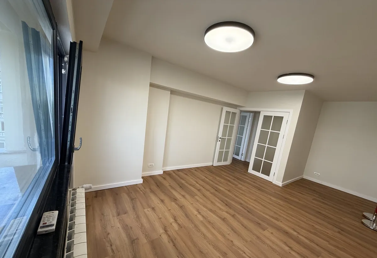 Piata Unirii 3 camere 2 bai total renovat 87 mp langa metrou