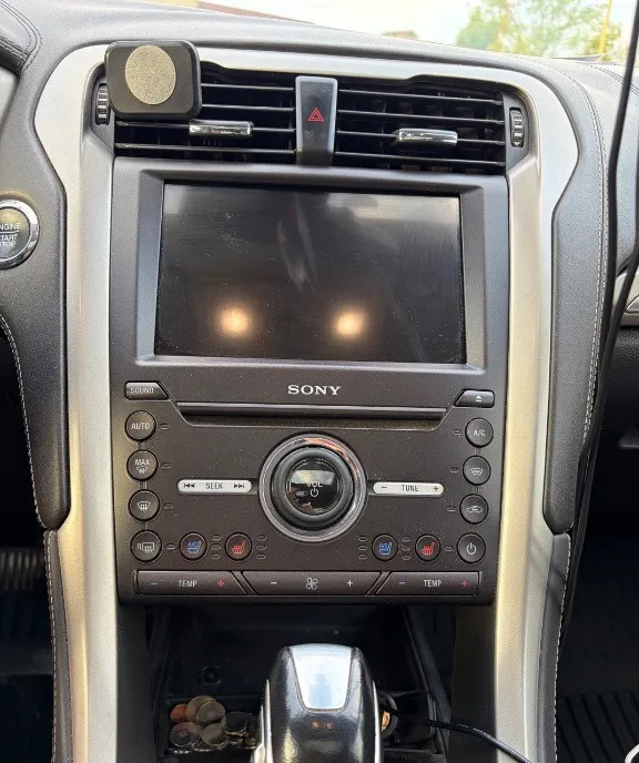 Ford Mondeo Vignale hybrid 14 500 eur