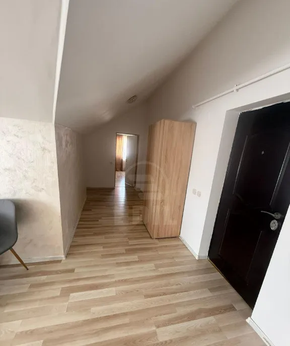 Apartament 3 camere semidecomandat zona Eroilor