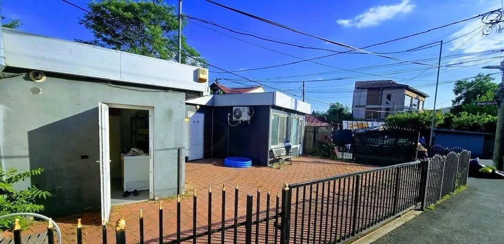 Spatiu comercial stradal complet echipat