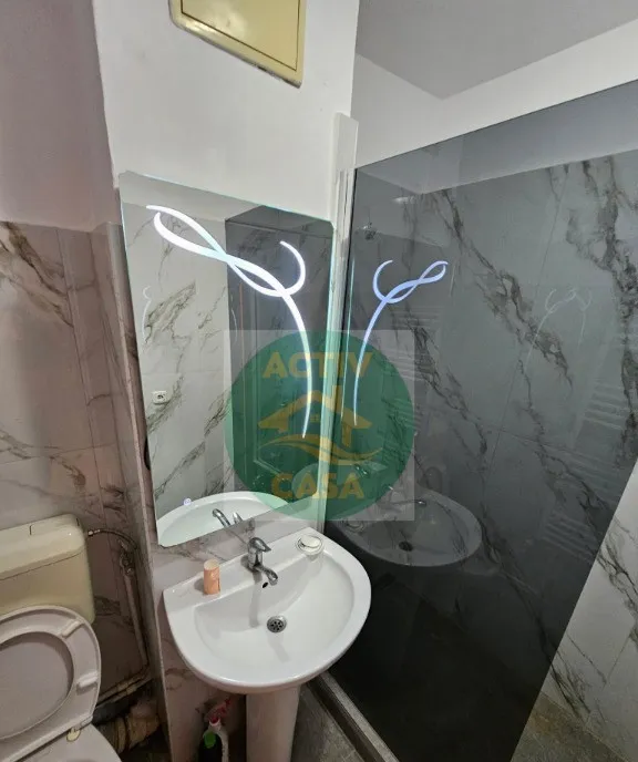 De vanzare - apartament 2 camere Zona Piata Mare Roman Etaj 1