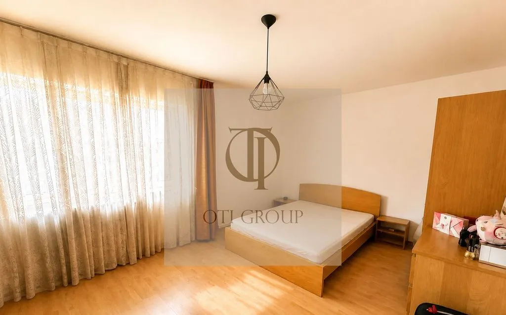 3 camere Piata Zorilor 67 mp utili 2 balcoane etaj intermediar