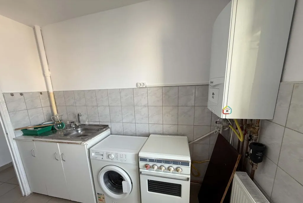 Inchiriez apartament 2 camere Piata Cipariu