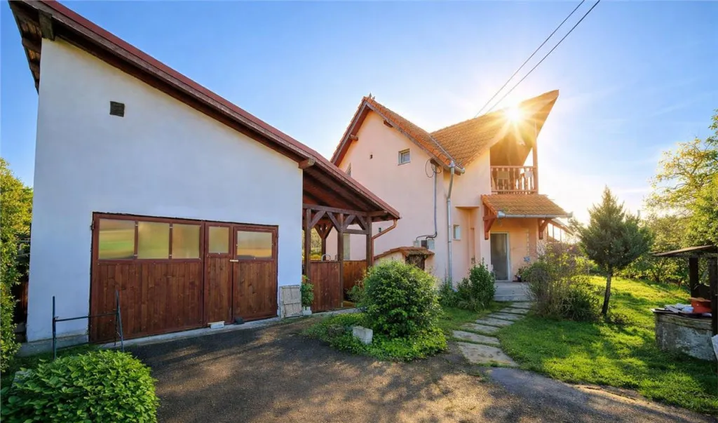 Vila duplex spatioasa in Chilieni Sfantu Gheorghe 6 camere