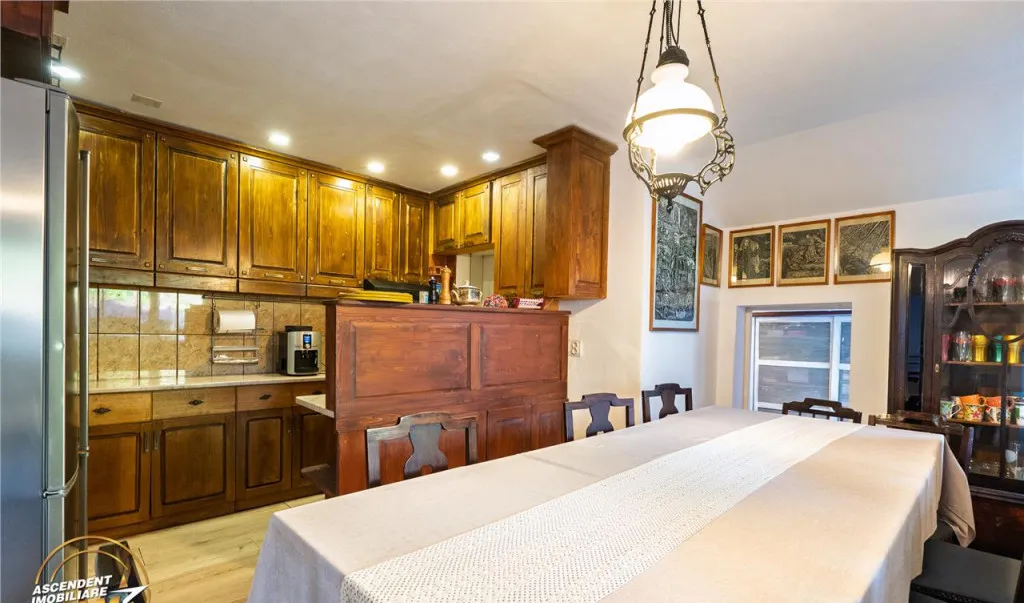 Casa familiala cu teren 2 822 mp intravilan sauna atelie