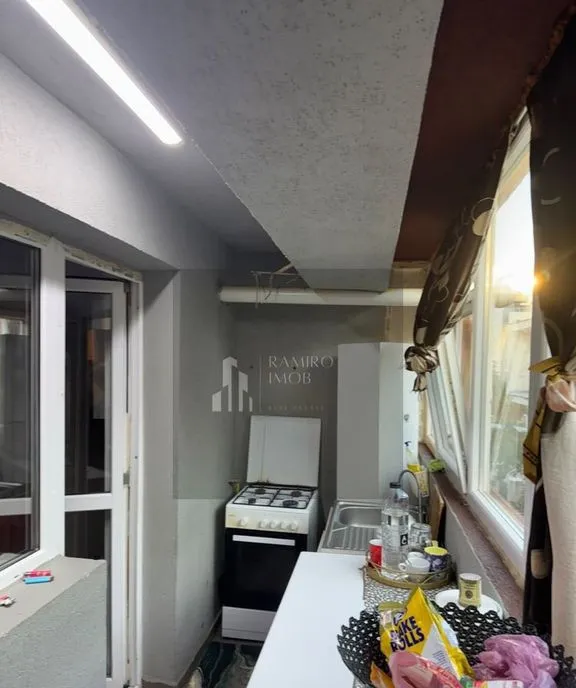 Apartament 2 camere decomandat/10 min metrou Aparatori/parcare