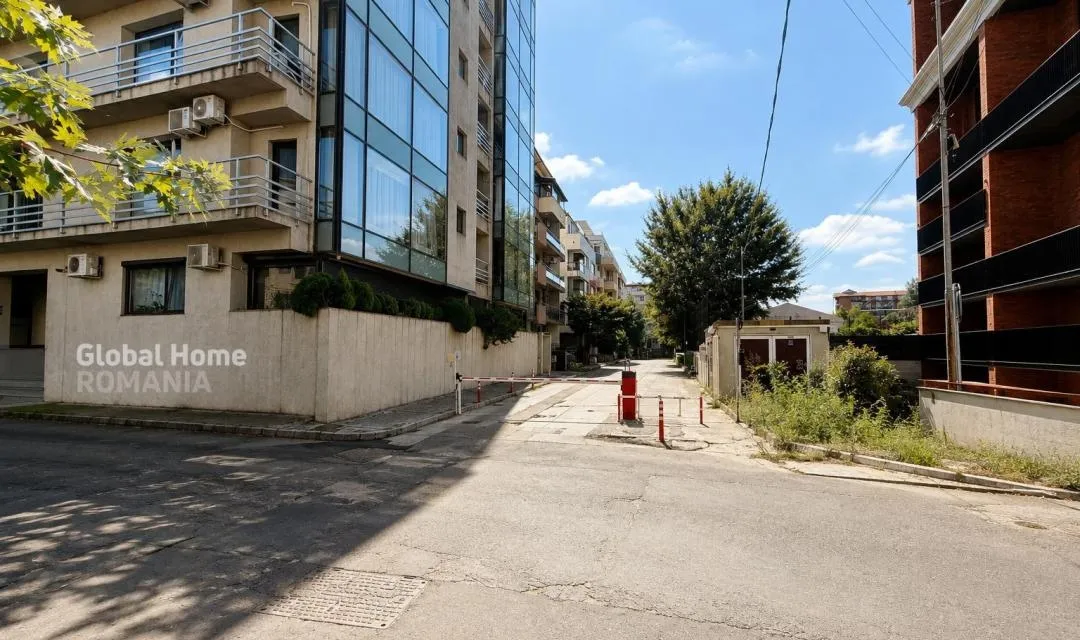 Floreasca Aviatiei for sale apartament 187 mp curte 175 mp garaj