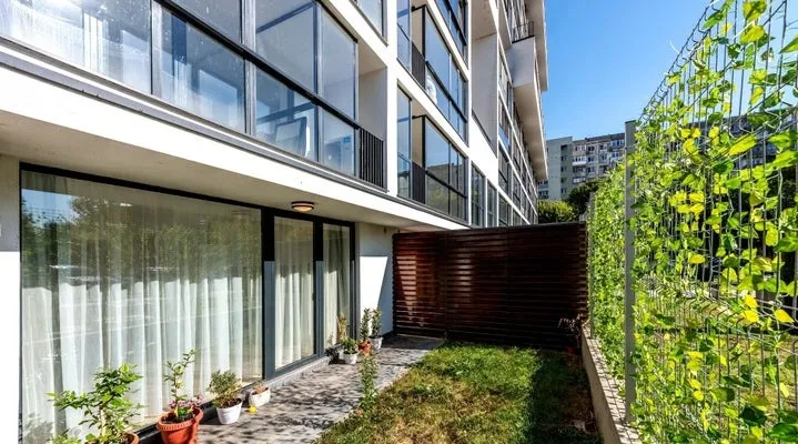 Obor Garsoniera cu curte in Poseidon Residence
