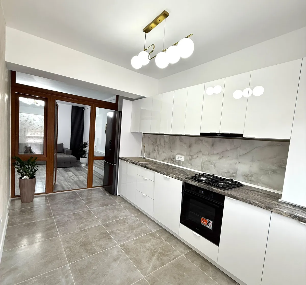 Prelungirea Ghencea apartament cu 2 camere 83 mp mobilat si utilat