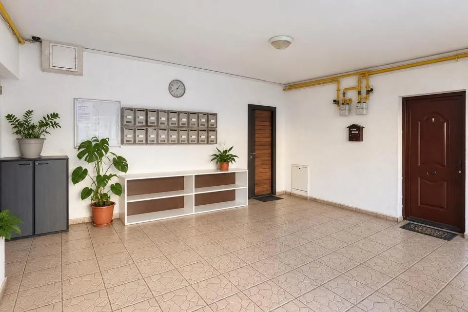 Bragadiru 2 camere renovat complet loc de parcare