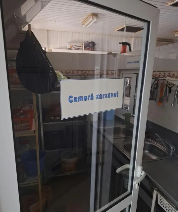 Vind societate comerciala activa 1991 alimntatie publica si cazare