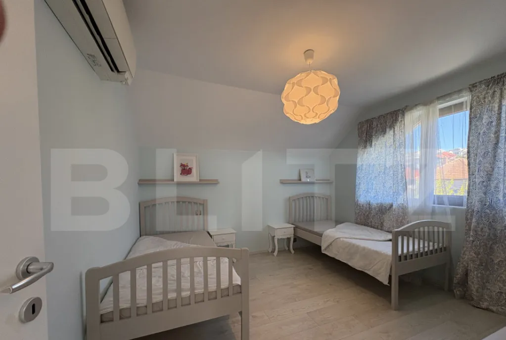 Casa 5 camere curte zona Regal Baciu