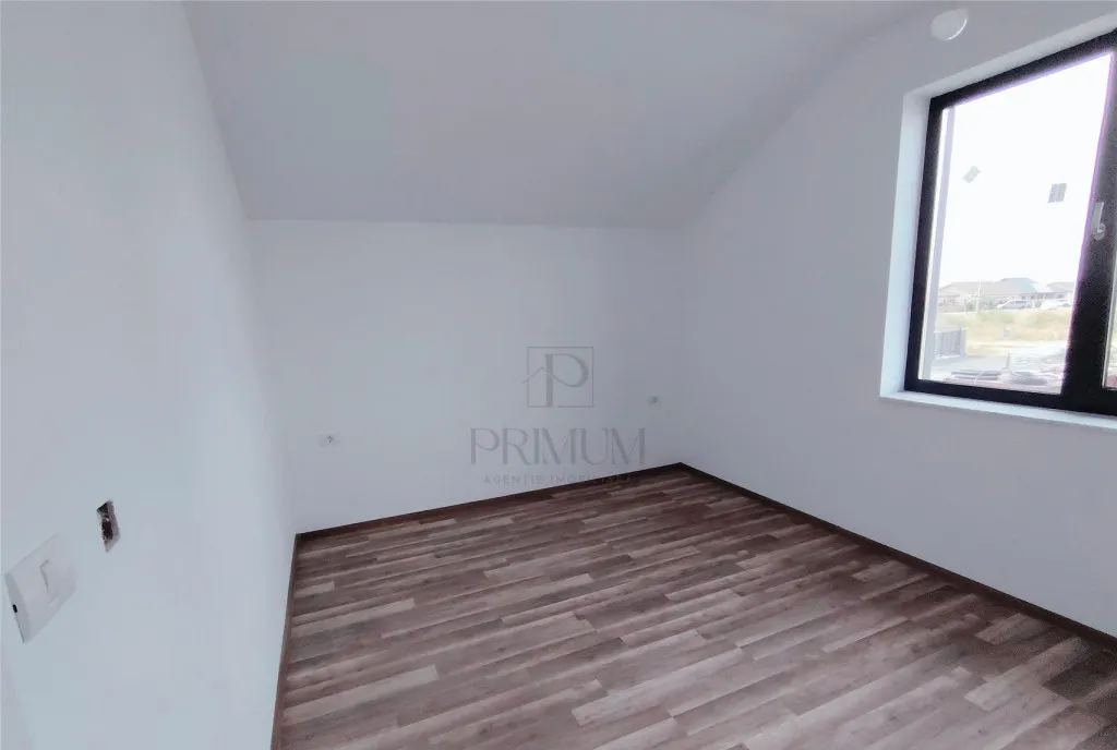 Duplex finalizat bucatarie inchisa dormitor la parter