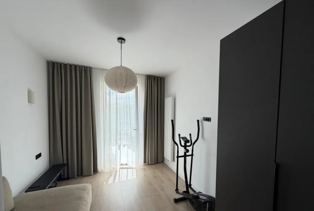 Aparatment 3 camere 83 90 mp Semicentral