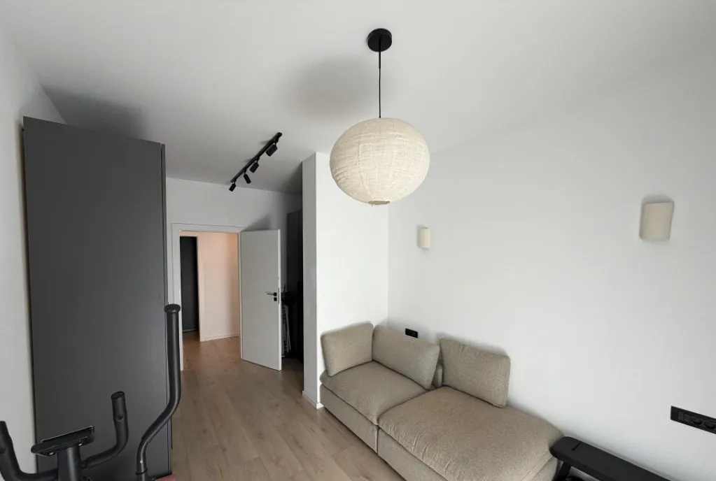 Aparatment 3 camere 83 90 mp Semicentral
