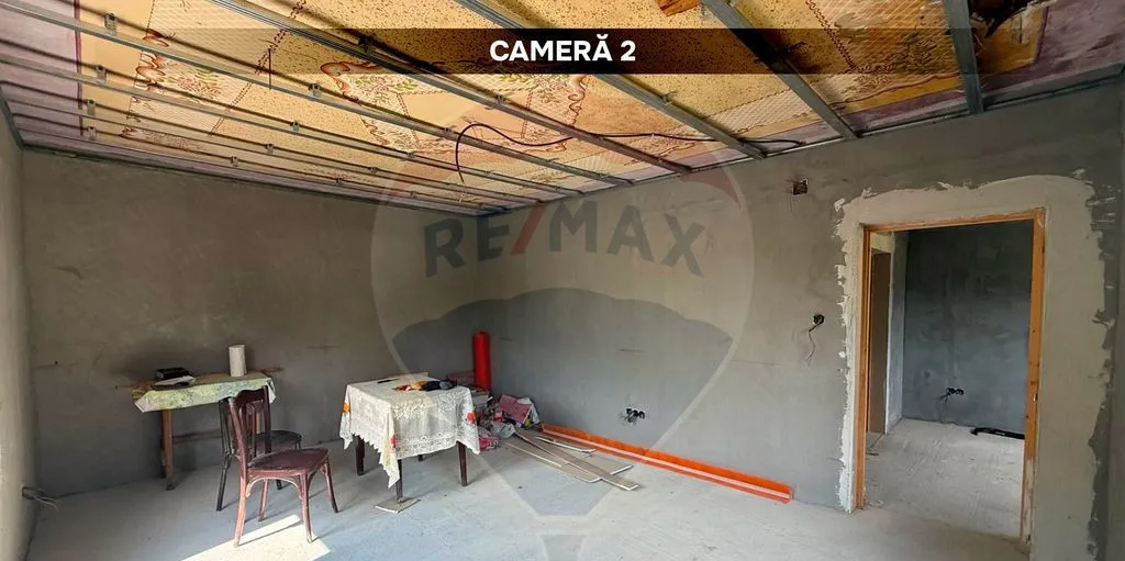 Casa de vanzare la tara Hovrila