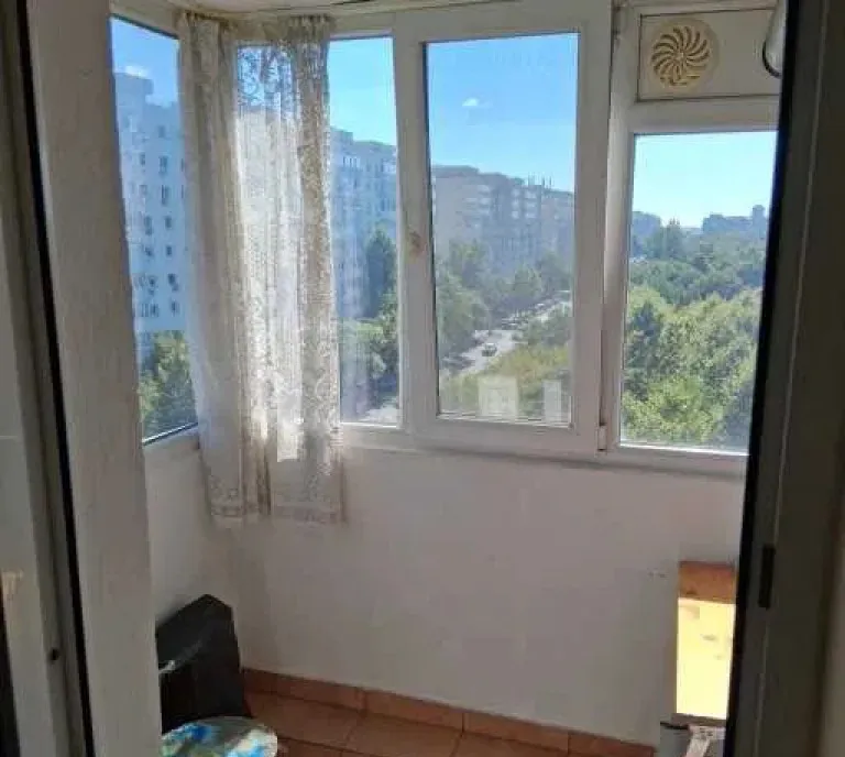Piata sudului etaj 6 decomandat