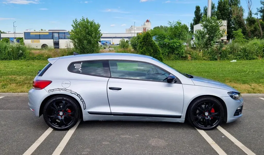 Volkswagen Scirocco 2 0 TSI 200CP DSG 6 6 600 eur