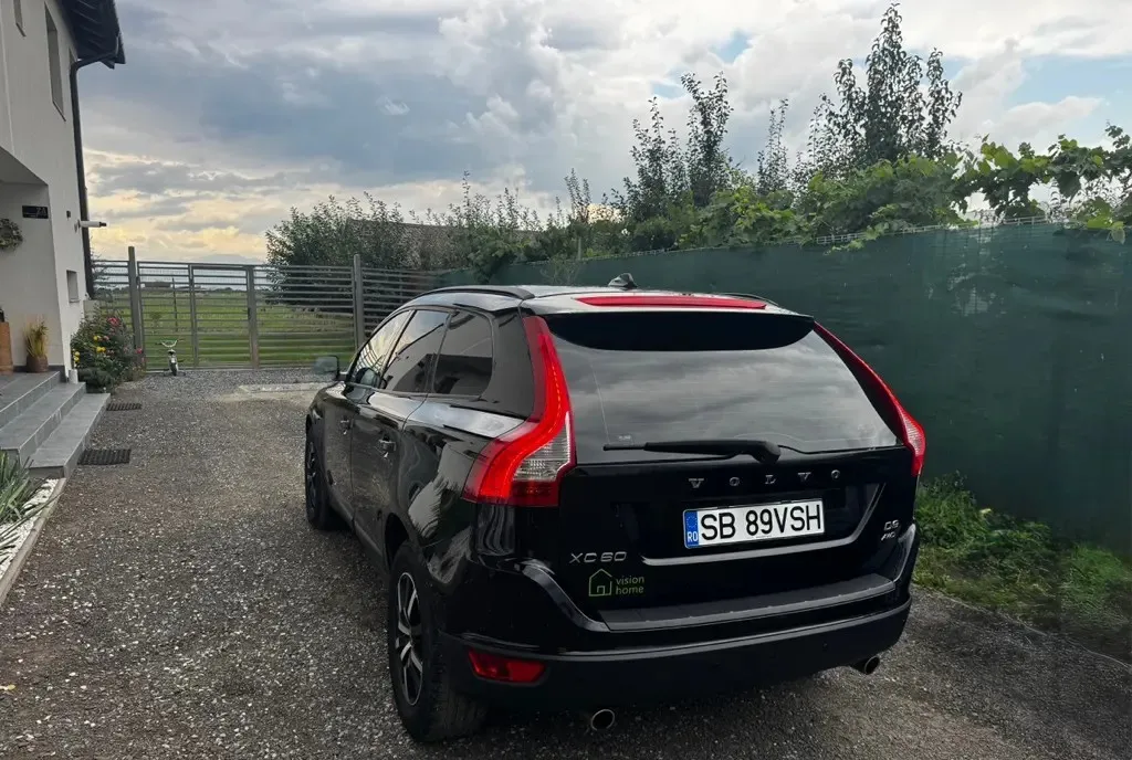 Volvo XC 60 2 4D AWD Automat 2011 255 000 km 9 000 eur