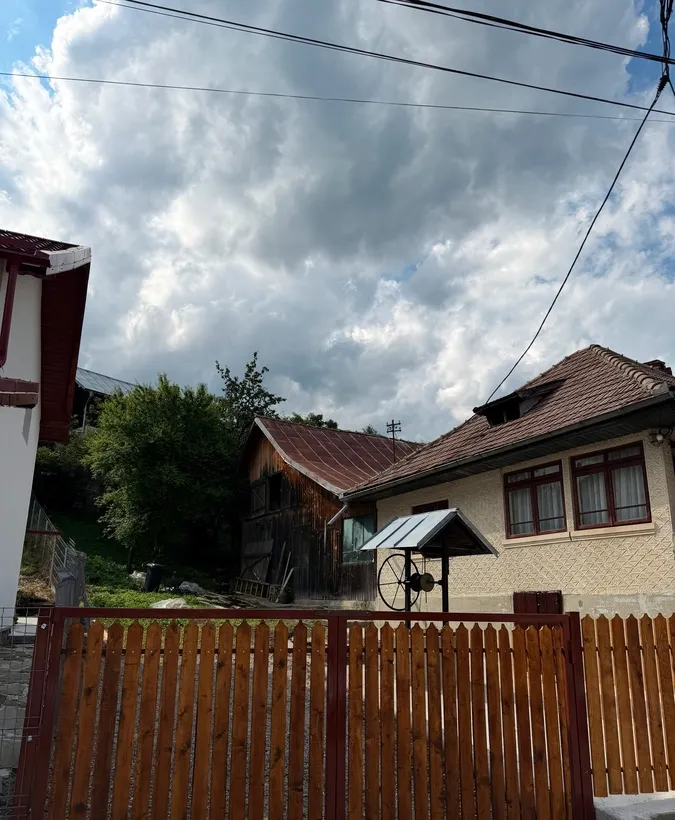 Casa traditionala atelier si teren de 650 mp Valea Doftanei
