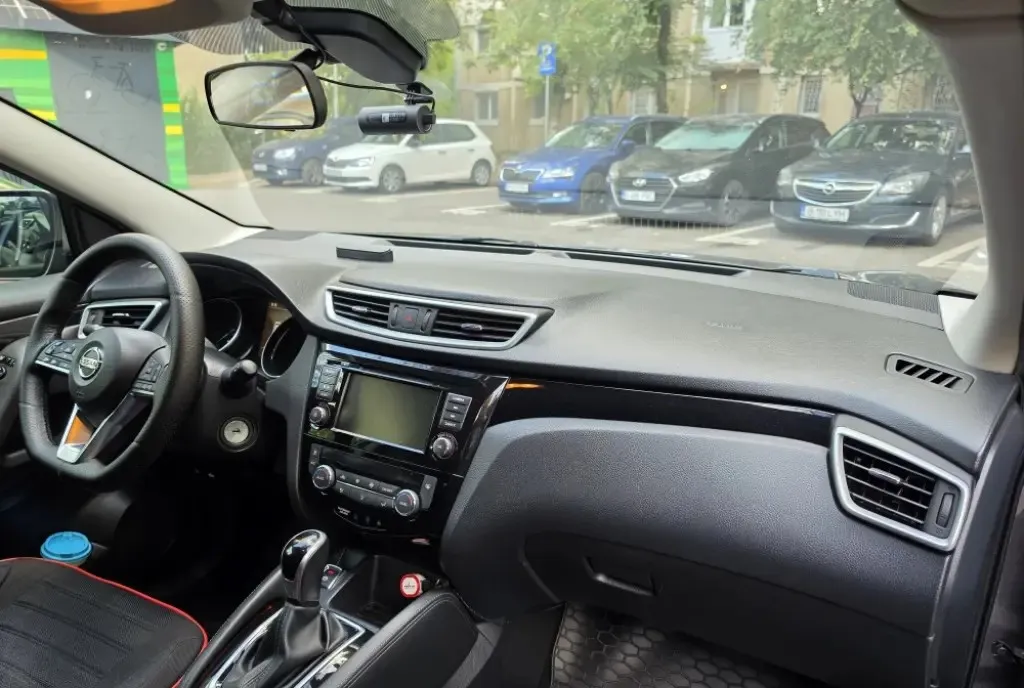 Qashqai 1 3 160 cp automat 14 700 eur