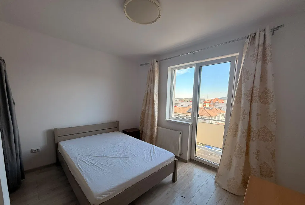 Apartament 2 camere semidecomandat zona Sesu de sus