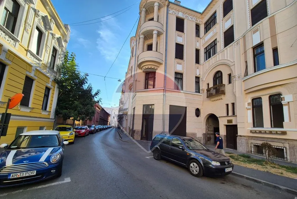 Spatiu comercial cu mezanin in Palatul Bohus - ultracentral Arad