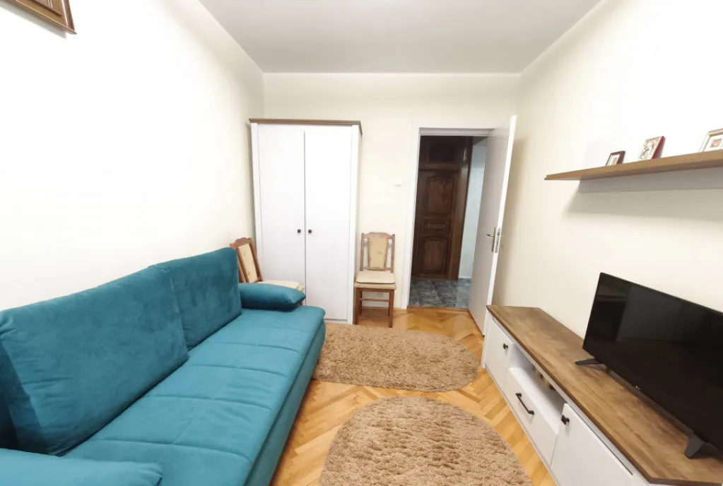 Apartament 3 camere complet utilat la 5 min de mers pe jos