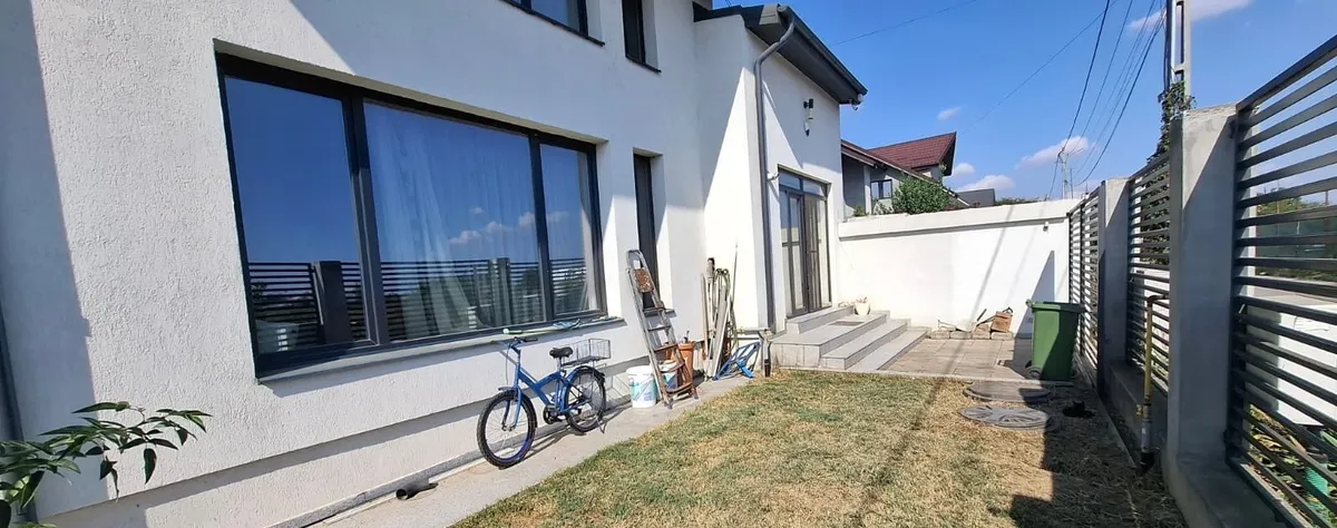 Mogosoaia la 600 m de la strada Principala