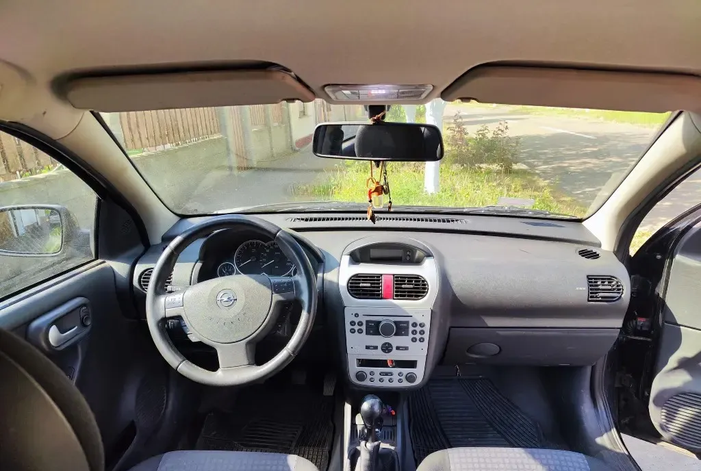 Opel CORSA C an 2005 900 eur