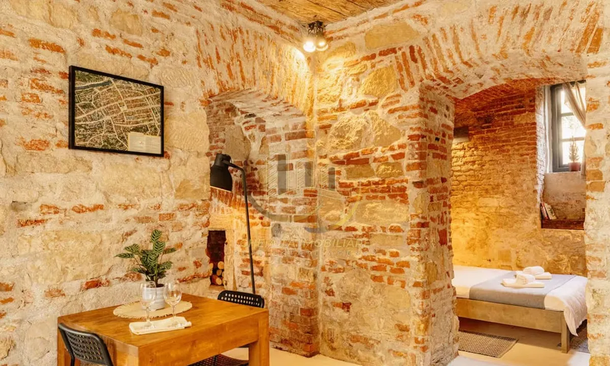 Cluj apartament intr o cladire istorica 40 mp ultracentral
