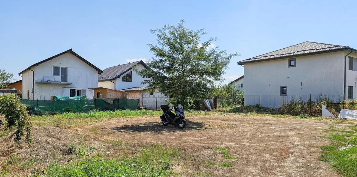 Curte 530mp intre case semistradal Bragadiru str Dunarii
