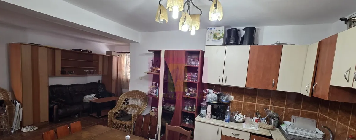Vila de vanzare cu 4 camere in Beaza cu dormitor la parter