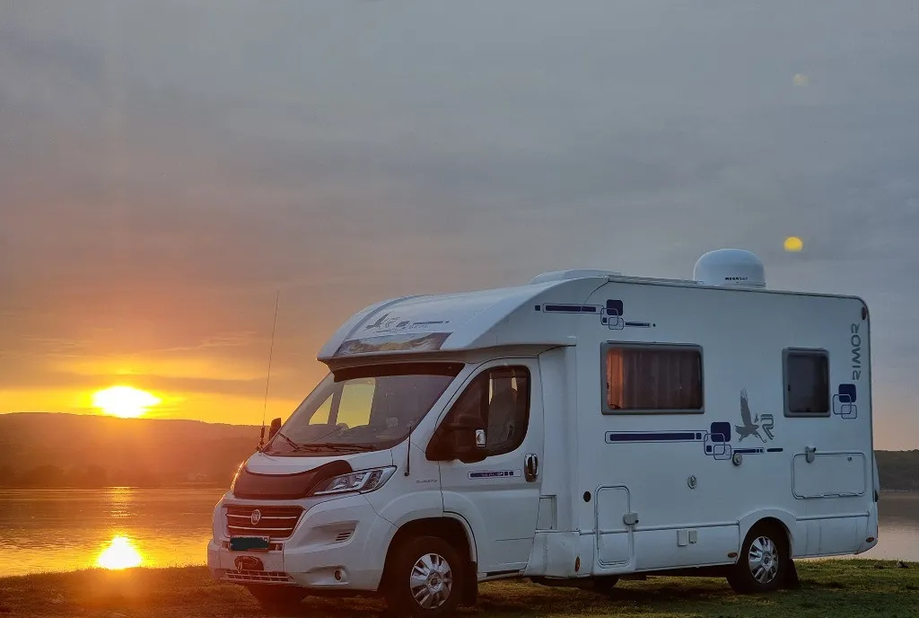 Autorulota Fiat Ducato super off camp panouri 880W Victron 300Ah 360 cam 45 000 eur
