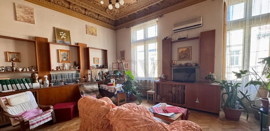 Apartament cu istorie si caracter l 168 mp l Ultracentral l Piata Romana