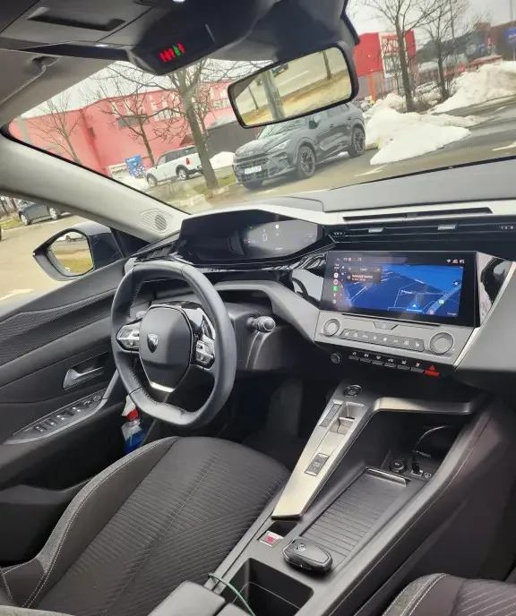 Peugeot 308 an 2022 km 22000 16 500 eur