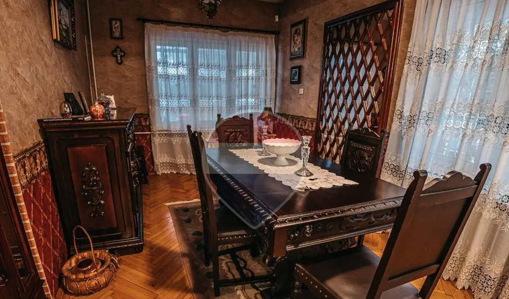De vanzare Casa muzeu in Razvad Resedinta unica 391 mp