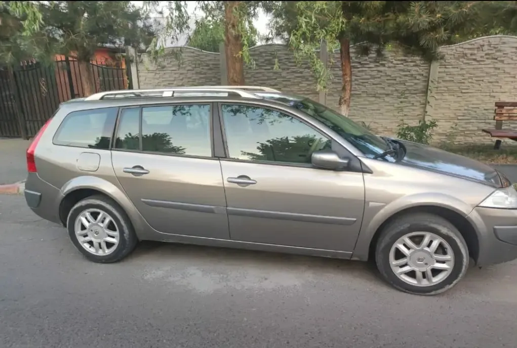 RENAULT MEGANE II COMBI 2 300 eur
