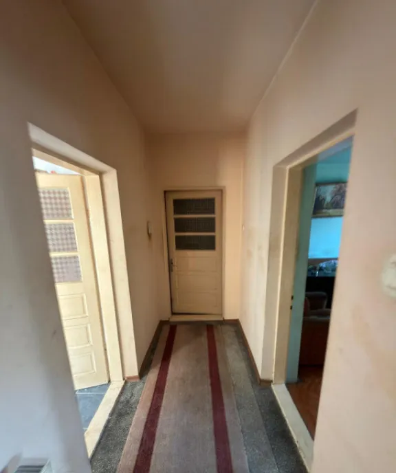 Casa P 1 de vanzare 4 camere aproape de centru ideala