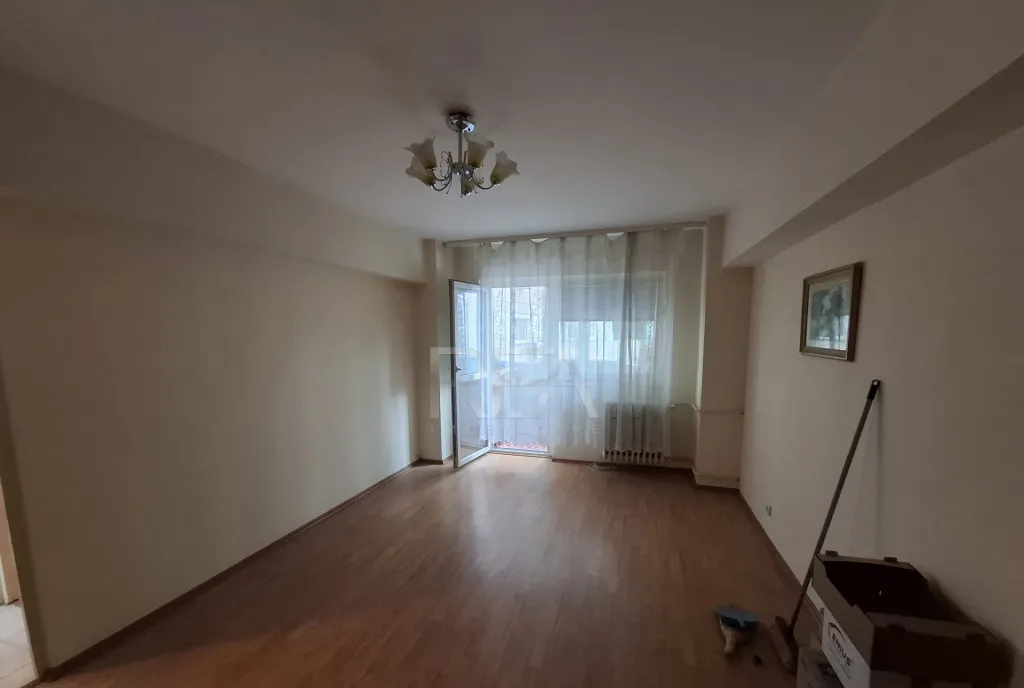 2 camere et 2/10 54 mp bloc 1984 Ghencea