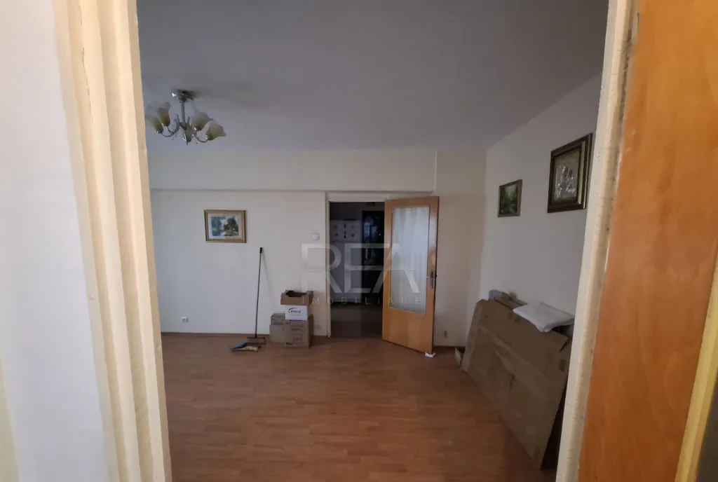2 camere et 2/10 54 mp bloc 1984 Ghencea