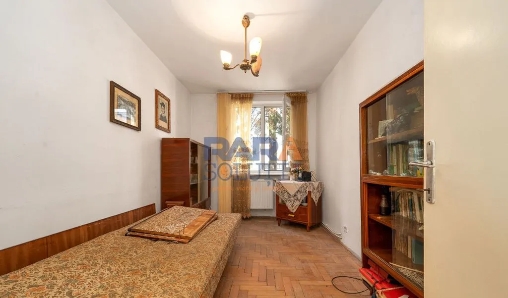 3 camere etaj 1 langa Primarie