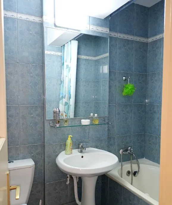 Tomis Mall ultracentral Constanta de vanzare apartament 4 cam decom