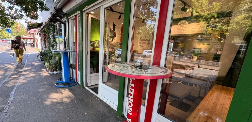 Proprietate Stradala cu Spatiu Comercial Pretabila Business