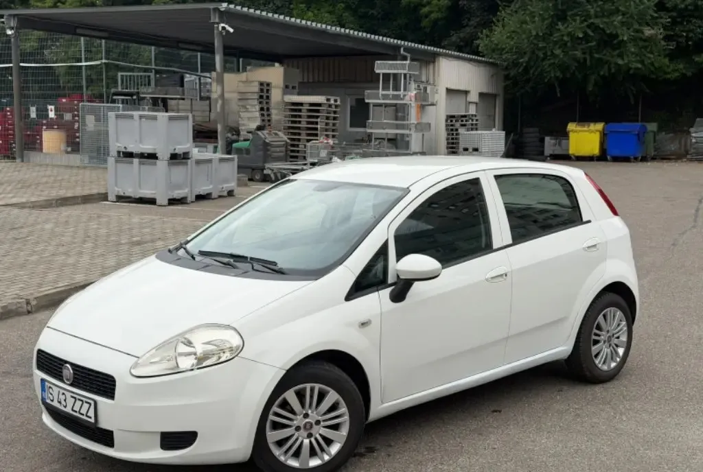 Fiat Punto 2011 1 3 // Model euro 5 2 590 eur